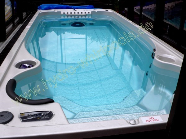 hydropool_swimspa_at_17_ ausstellungsmodell